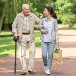 ⁦عصا مشي قابلة للطي مع مقعد⁩ - الصورة ⁦2⁩